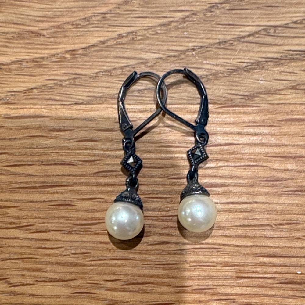 Elegant Black and White Pearl Drop Earrings
